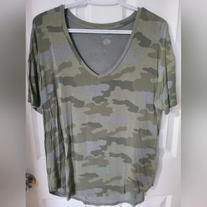 American Eagle Csmo Soft n Sexy Tee size small